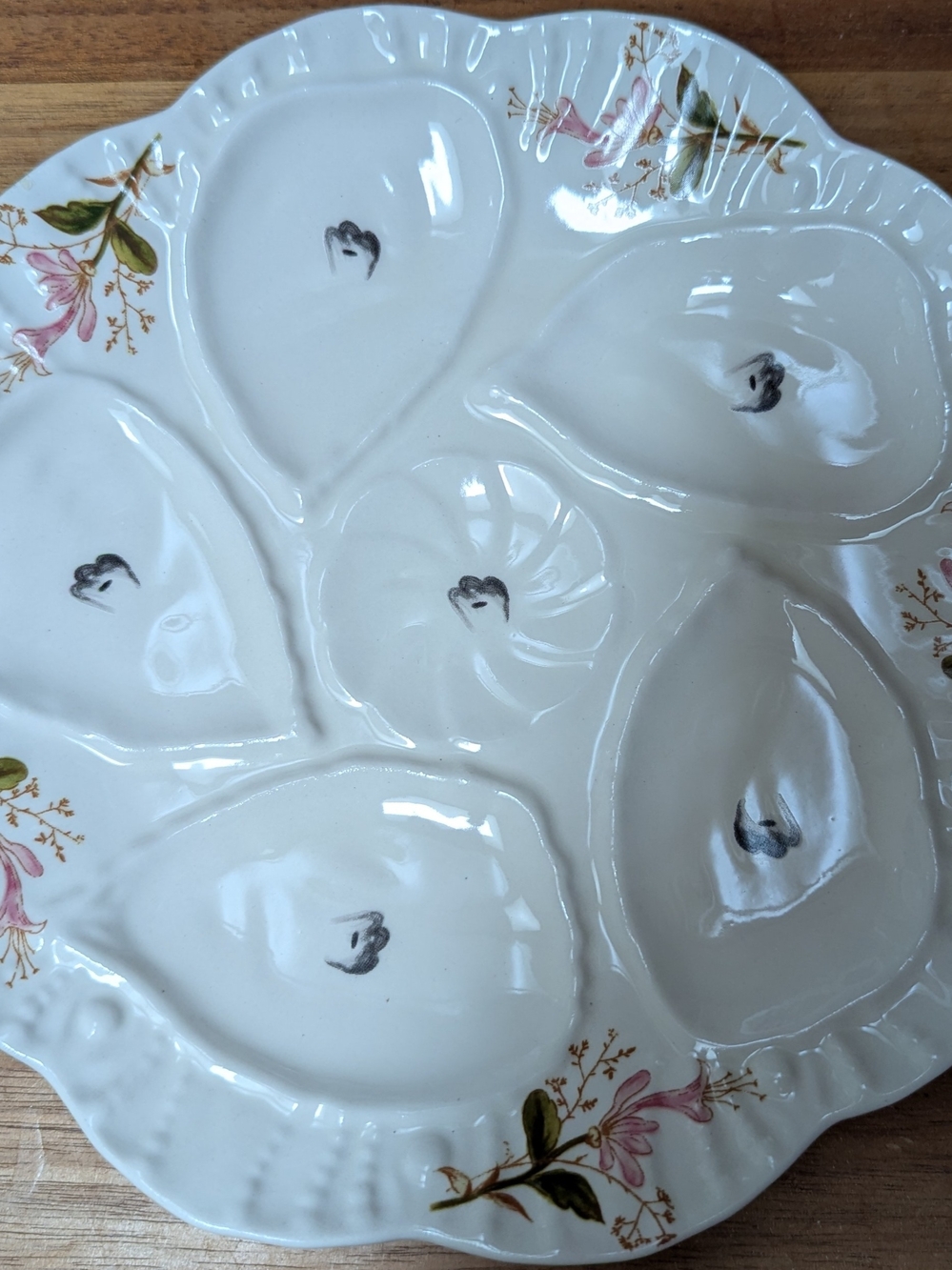 Floral Ceramic Oyster Plate - 8" White